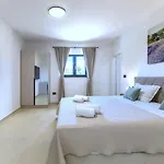 Coriticum With Pool And Indoor Jacuzzi Vila Kringa