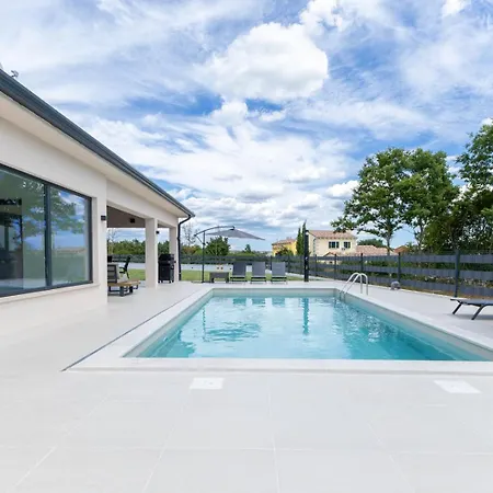 Coriticum With Pool And Indoor Jacuzzi 빌라 *