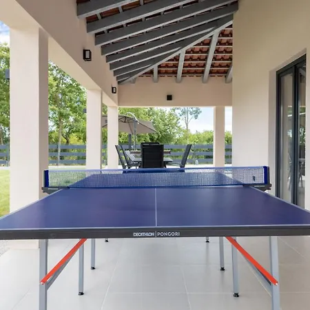 Coriticum With Pool And Indoor Jacuzzi 빌라 Kringa