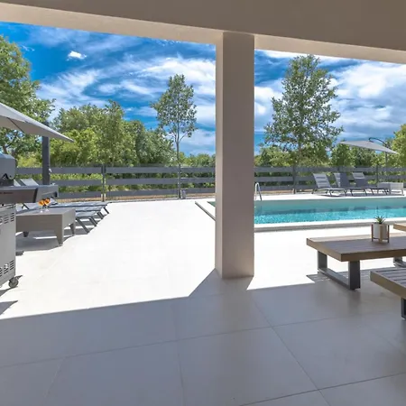 Coriticum With Pool And Indoor Jacuzzi 빌라 Kringa