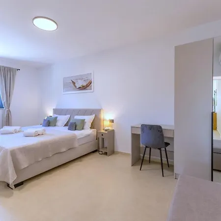 Coriticum With Pool And Indoor Jacuzzi Kringa