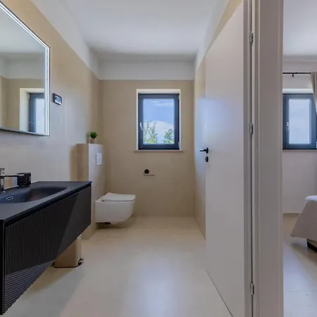 Coriticum With Pool And Indoor Jacuzzi Villa Kringa