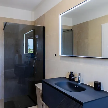 Coriticum With Pool And Indoor Jacuzzi Villa