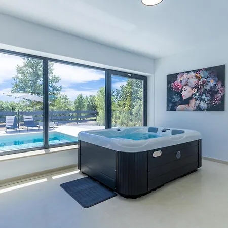 Coriticum With Pool And Indoor Jacuzzi *