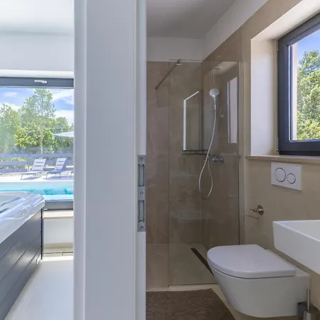 Villa Coriticum With Pool And Indoor Jacuzzi *