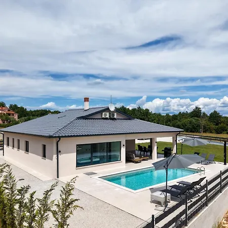 Coriticum With Pool And Indoor Jacuzzi *