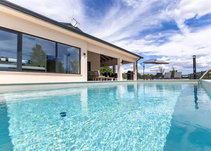 Coriticum With Pool And Indoor Jacuzzi Villa Kringa