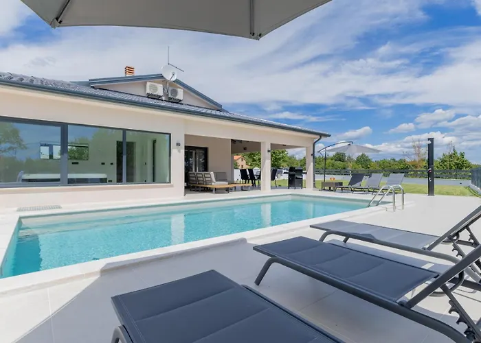 Coriticum With Pool And Indoor Jacuzzi