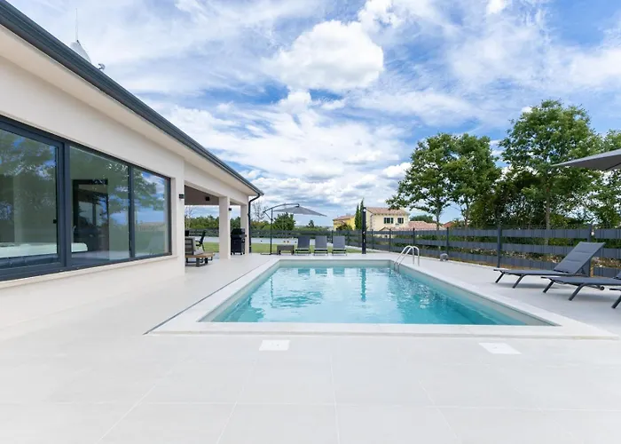 Coriticum With Pool And Indoor Jacuzzi Villa *