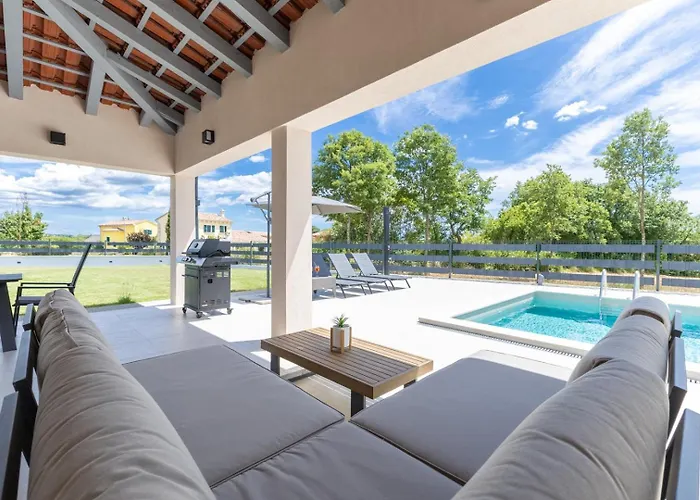 Villa Coriticum With Pool And Indoor Jacuzzi