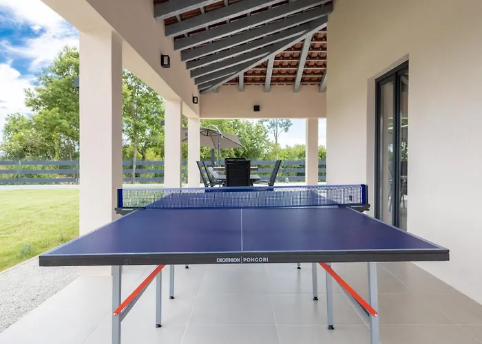 Coriticum With Pool And Indoor Jacuzzi Villa Kringa