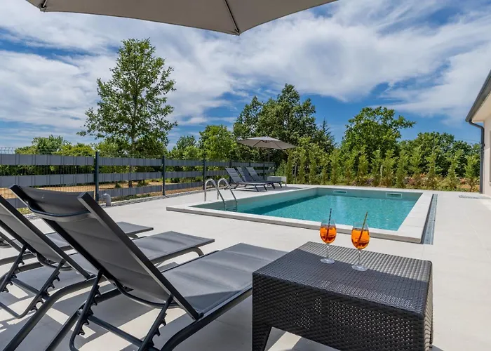 Coriticum With Pool And Indoor Jacuzzi Kringa