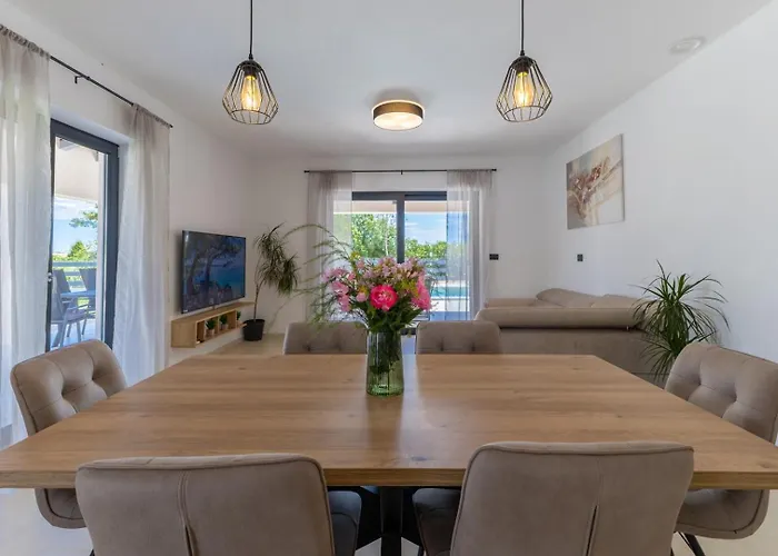 Coriticum With Pool And Indoor Jacuzzi Villa