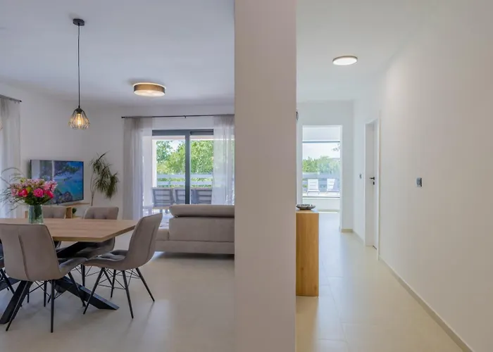 Coriticum With Pool And Indoor Jacuzzi 빌라 *