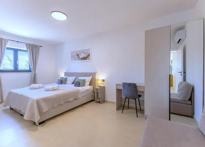 Coriticum With Pool And Indoor Jacuzzi Kringa