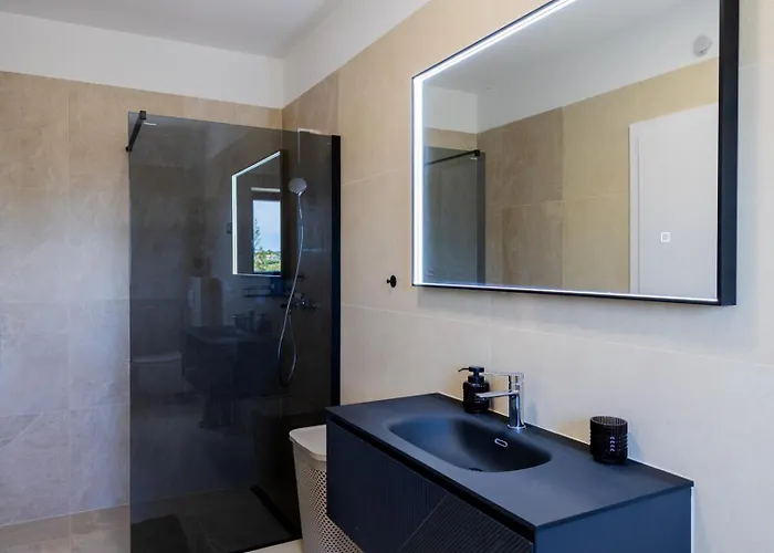 Coriticum With Pool And Indoor Jacuzzi Villa