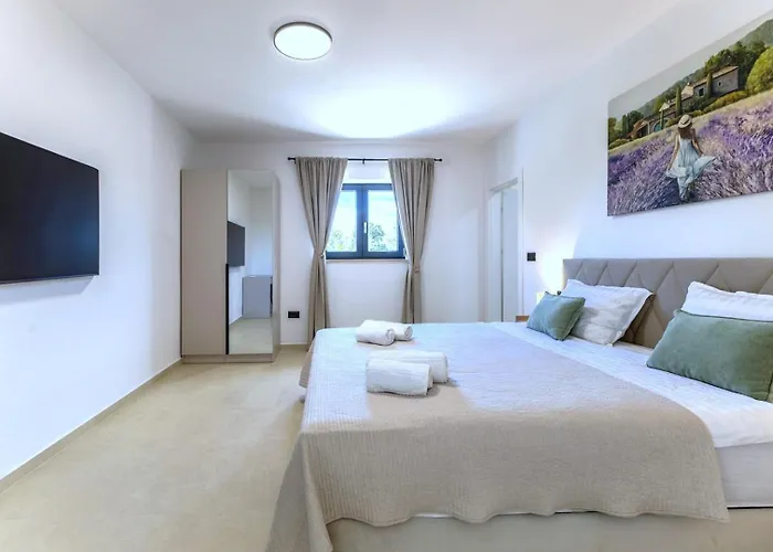 Coriticum With Pool And Indoor Jacuzzi 빌라 Kringa