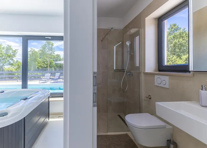 Villa Coriticum With Pool And Indoor Jacuzzi *