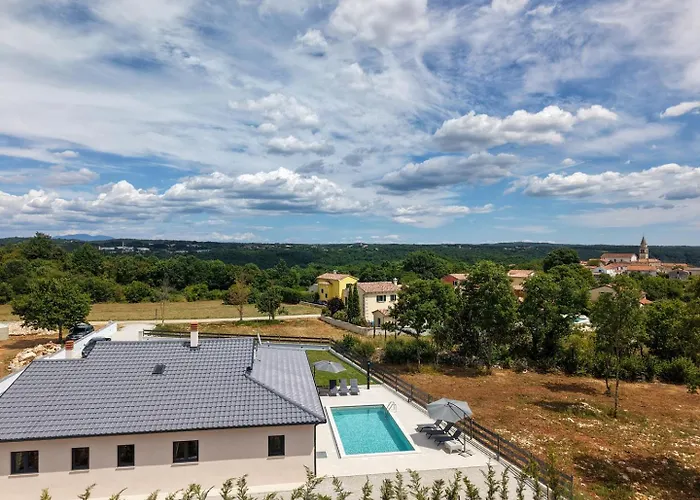 Villa Coriticum With Pool And Indoor Jacuzzi Kringa