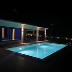 Coriticum With Pool And Indoor Jacuzzi Willa *