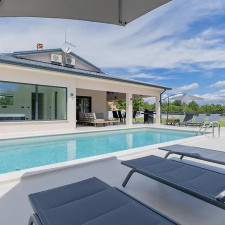 Coriticum With Pool And Indoor Jacuzzi