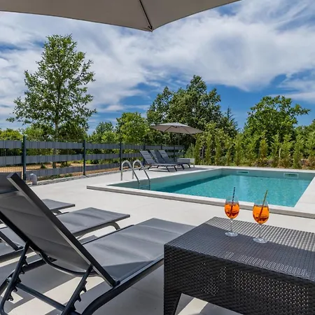Coriticum With Pool And Indoor Jacuzzi Kringa