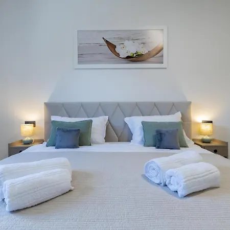 Coriticum With Pool And Indoor Jacuzzi Villa