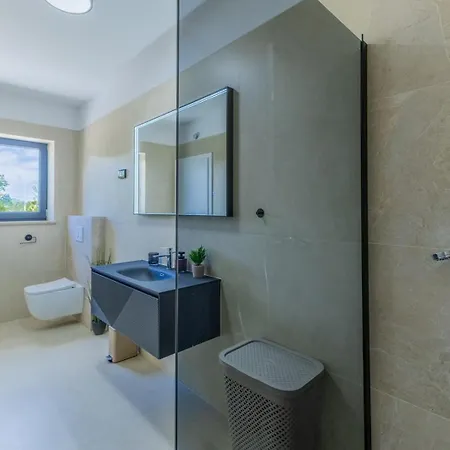 Villa Coriticum With Pool And Indoor Jacuzzi *