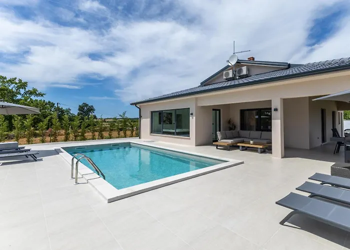 Coriticum With Pool And Indoor Jacuzzi Kringa