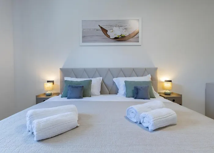 Coriticum With Pool And Indoor Jacuzzi Villa