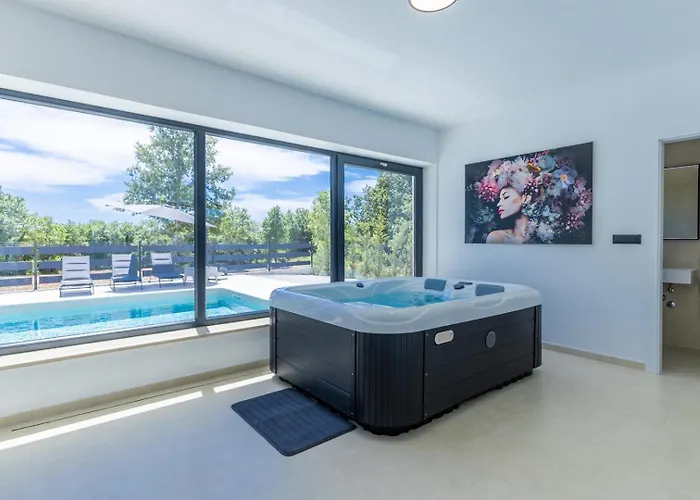 Coriticum With Pool And Indoor Jacuzzi *