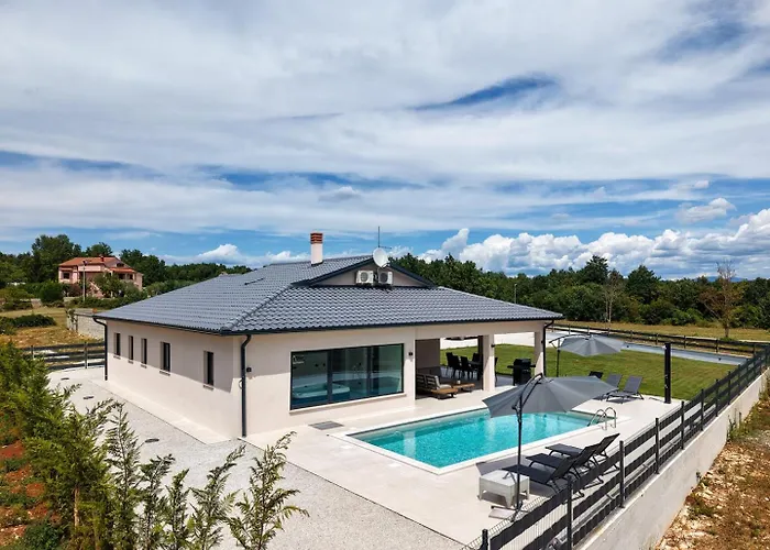 Coriticum With Pool And Indoor Jacuzzi *